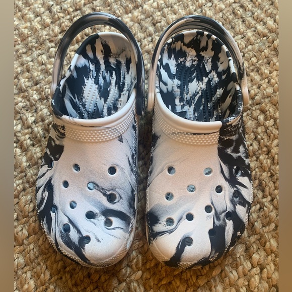 Black & White Marbled Crocs - Picture 4 of 10